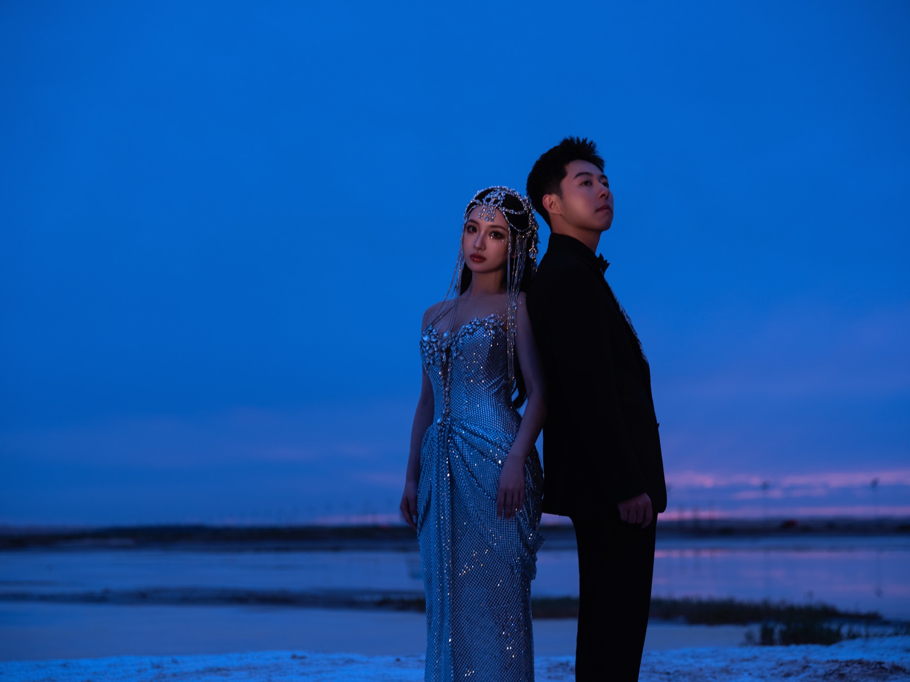 江也飞与罗可的蓝色夜幕婚纱照